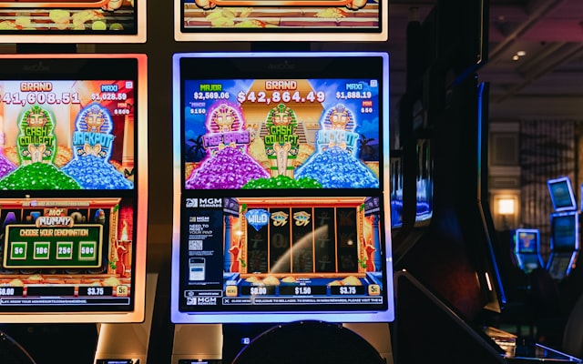 Photo by Erik Mclean on Unsplash — representative image for Busines Show LAS Vegas