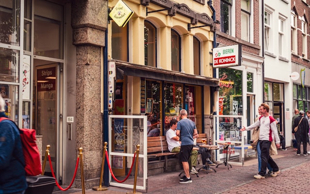 Photo by Hakim Menikh on Unsplash — representative image for Komico