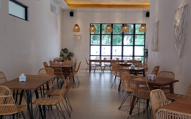 Photo by Edwin Petrus on Unsplash — representative image for Bong Su