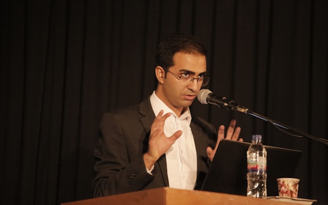 Photo by Benyamin Bohlouli on Unsplash — representative image for De Yun She 30th Anniversary Cross-Talk World Tour